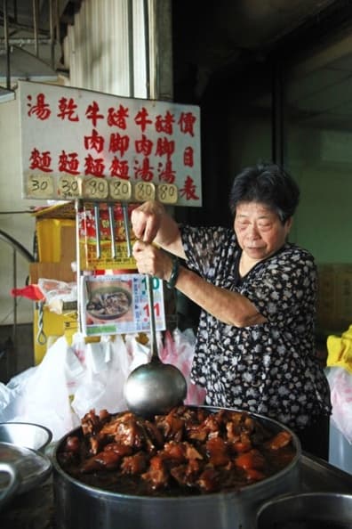 飲食作家王浩一：台灣第一碗川味牛肉麵在高雄