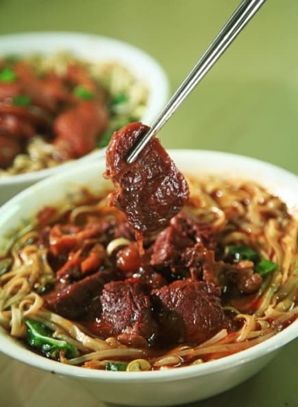 飲食作家王浩一：台灣第一碗川味牛肉麵在高雄