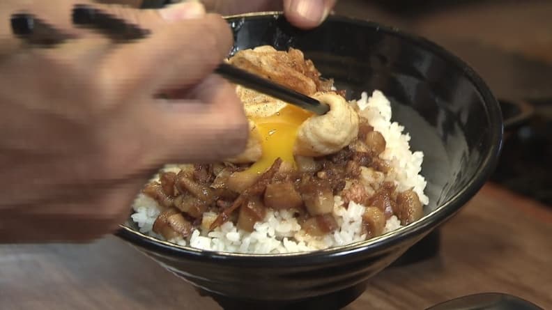 這裡的宵夜坐火車上菜 半夜帶零錢出門吃飽吃滿 4.jpg