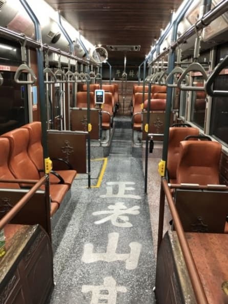一上車就驚豔！綠17變身舊城觀光公車 帶旅客遊逛萬華、大稻埕更便利 (2).jpg