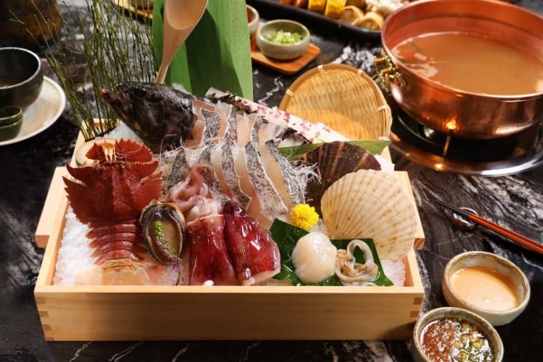文華精品但馬家涮涮鍋二館可現點現撈鮮活海鮮，組成海鮮拼盤.jpg
