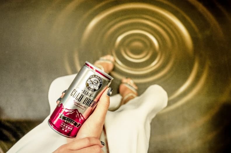 國內即飲咖啡領導品牌金車集團，特地為近期剛上市的新品「伯朗冷萃黑咖啡」打造創意車廂，讓消費者能親身感受「香氣萃集技術」 (圖／金車提供）.jpg