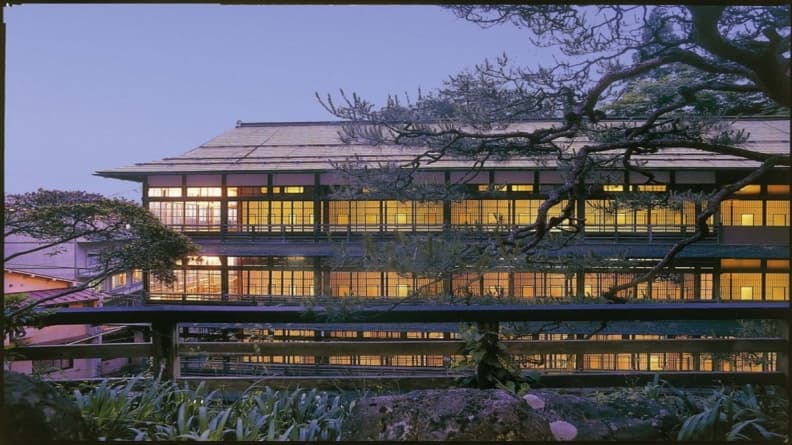 一條旅館將獲頒為「國家有形文化財」的木造建築本館規劃為頂級料亭，在富含大正時代懷舊風情的空間中提供細緻的料理服務，帶給旅客們極致的五感饗宴。(圖片由Visit東北提供).jpg