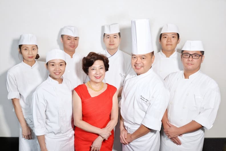 台南晶英酒店力邀出身台南望族的台菜傳人黃婉玲老師擔任廚藝指導，由行政總主廚盧偉強領軍的主廚團隊用心詮釋，將完美重現過往老府城的阿舍盛宴。.JPG