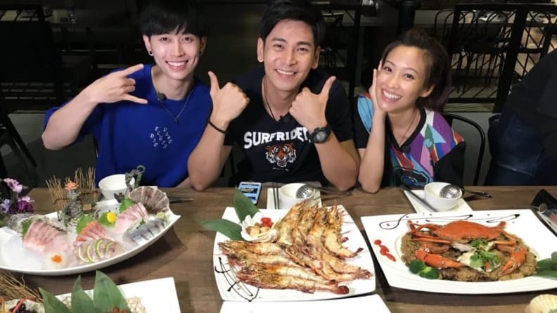 是來到水族館嗎？超銷魂水產店「花龍蝦」爆漿上桌