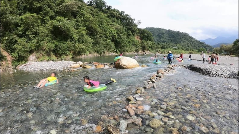 22年來首開放!宜蘭戲水秘境 「野溪漂漂河」透心涼
