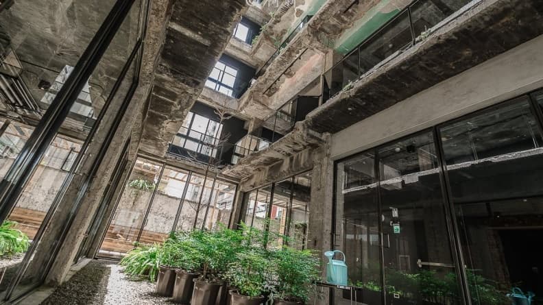 你敢住嗎!最衝突的美感 「廢墟風旅店 」網美都亢奮了