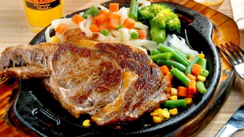 人氣爭奪戰！3間連鎖「夜市牛排」PK，這家台式牛排館CP值最高！
