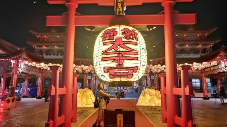 台版「雷門」好好拍！台南打卡新亮點　紅色鳥居巨型燈籠吸睛