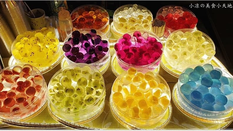 少女心大噴發!「彩色水晶球」甜點太夢幻 淋上蜂蜜更銷魂