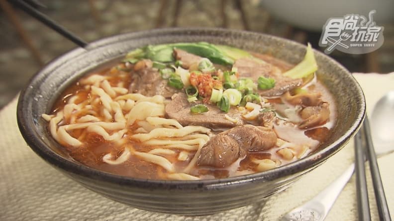 風靡日本!台北70年濃厚系牛肉麵,一隻牛只能做7碗