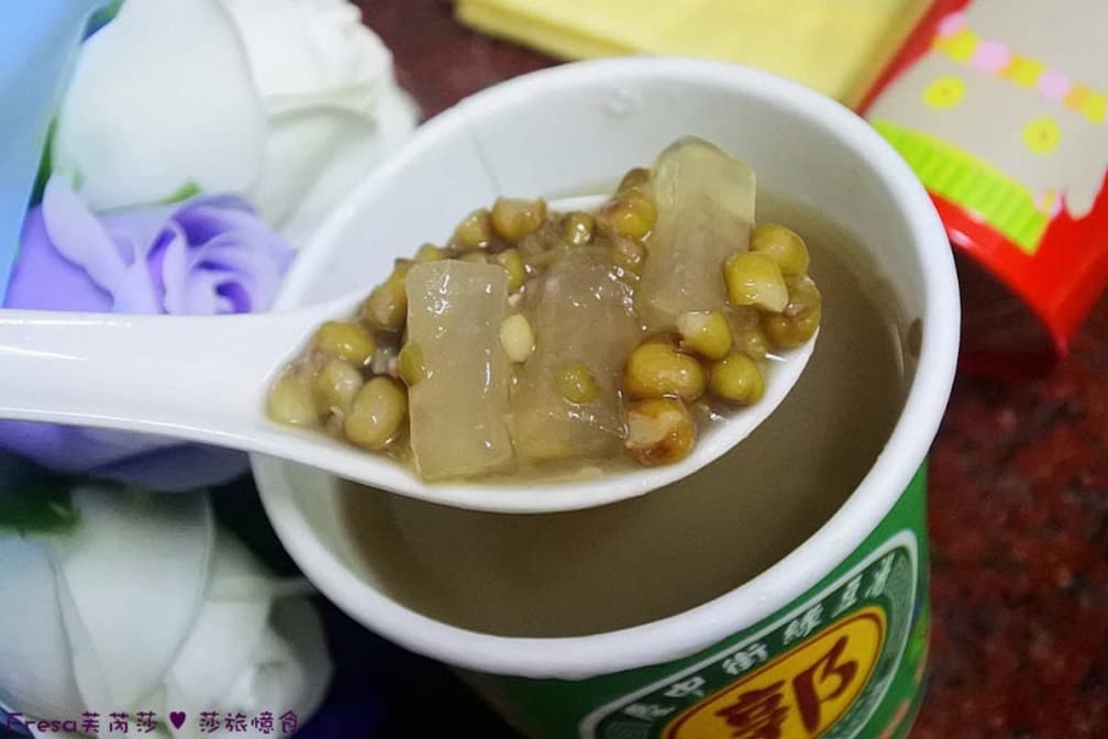 夏日必喝秒消暑！古早味綠豆湯免費加「粉角」只要35元，入口綿密嘗得到獨特「麵茶香」