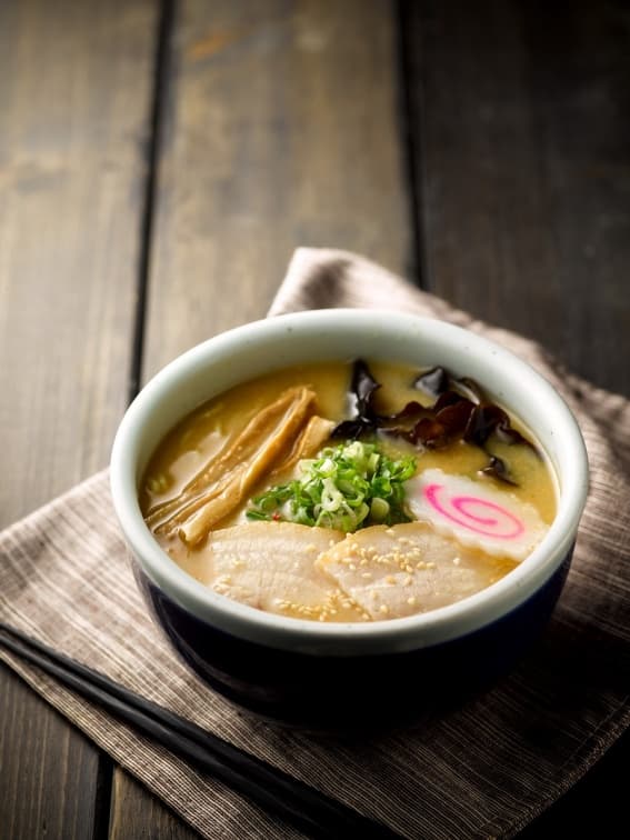 桂冠也推拉麵？超狂聯名「山頭火拉麵」開嗑，再嘗最暖UNIQLO酒釀芝麻湯圓