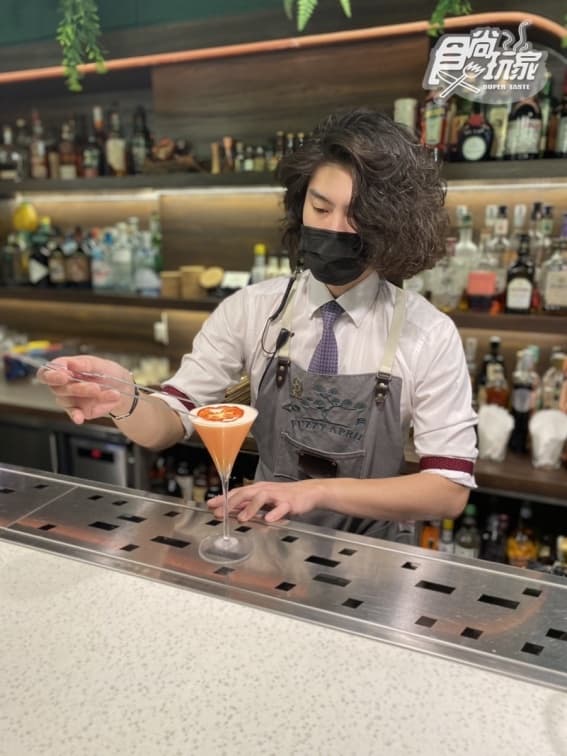 【新開店】綠色植栽風餐酒館!超濃郁明太子披薩、牛小排,搭普洱茶調酒絕配 【新開店】綠色植栽風餐酒館!超濃郁明太子披薩、牛小排,搭普洱茶調酒絕配