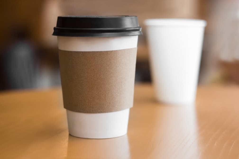 手搖換紙杯量變少?網友抱怨飲料只裝7、8分滿,店員跳出來曝真相 手搖換紙杯量變少?網友抱怨飲料只裝7、8分滿,店員跳出來曝真相