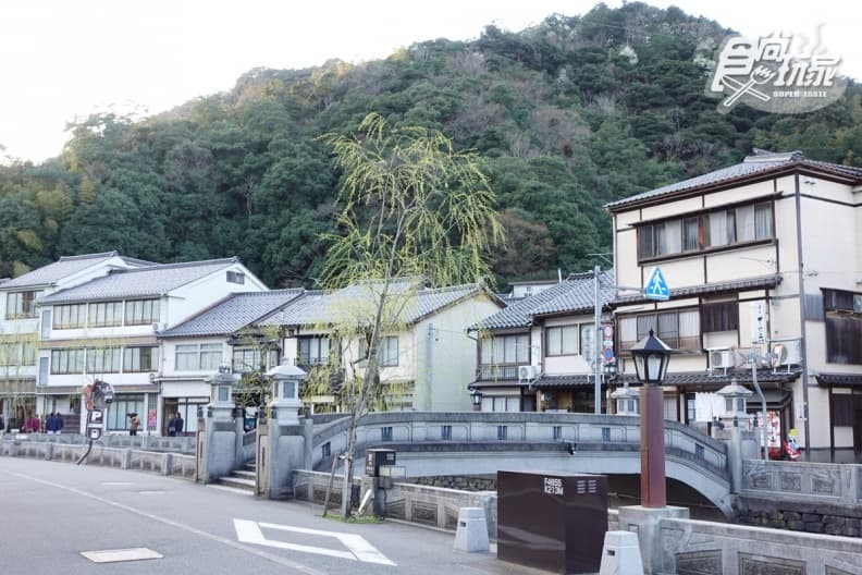 日本「最美溫泉老街」!2023城崎溫泉攻略,超Q咖啡牛奶、搭纜車、泡7大外湯 日本「最美溫泉老街」!2023城崎溫泉攻略,超Q咖啡牛奶、搭纜車、泡7大外湯