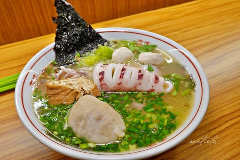 免衝花蓮！排隊超夯「雞湯小卷米粉」台中就能吃，整隻小卷霸氣上桌更澎派