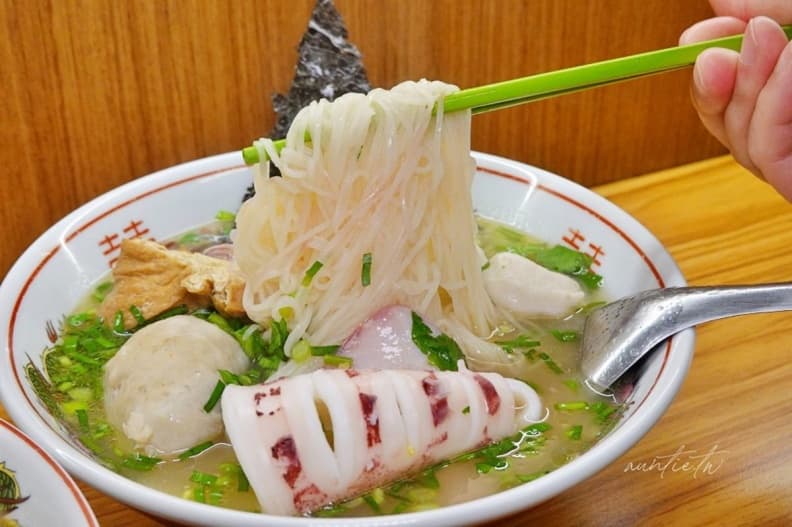免衝花蓮！排隊超夯「雞湯小卷米粉」台中就能吃，整隻小卷霸氣上桌更澎派