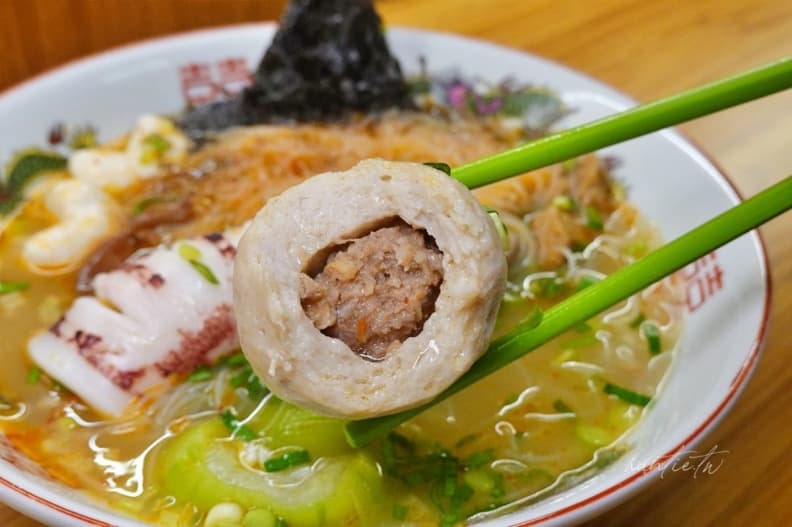 免衝花蓮！排隊超夯「雞湯小卷米粉」台中就能吃，整隻小卷霸氣上桌更澎派