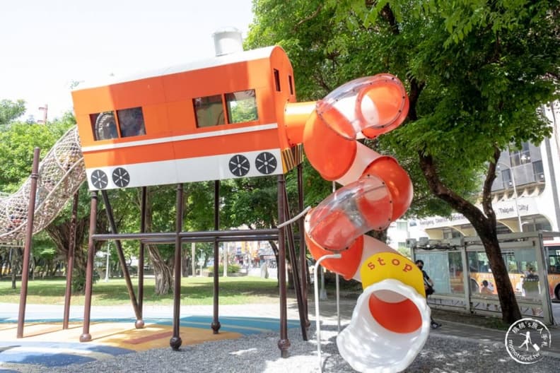 全新「火車主題公園」在台北！占地1400坪免費玩，出捷運站先衝莒光號溜滑梯