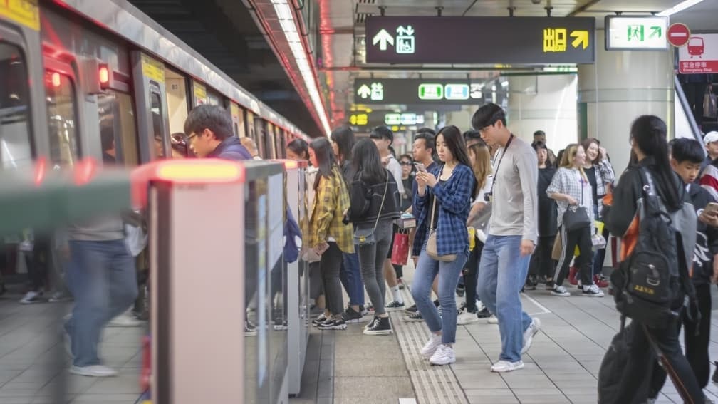 台北通勤騎機車、搭捷運哪個省錢？上班族精算列出明細：兩者１個月相差500元