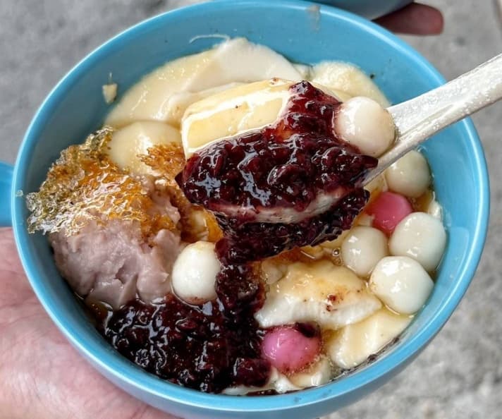 豆花、仙草免費續到飽!台中甜湯店CP值破表,每日限量「焦糖烤豆花」別錯過 豆花、仙草免費續到飽!台中甜湯店CP值破表,每日限量「焦糖烤豆花」別錯過