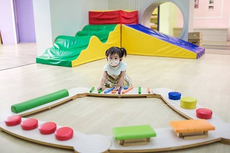 300坪免費玩一整天！台南「室內親子樂園」先衝透明溜滑梯、大型積木橋超放電