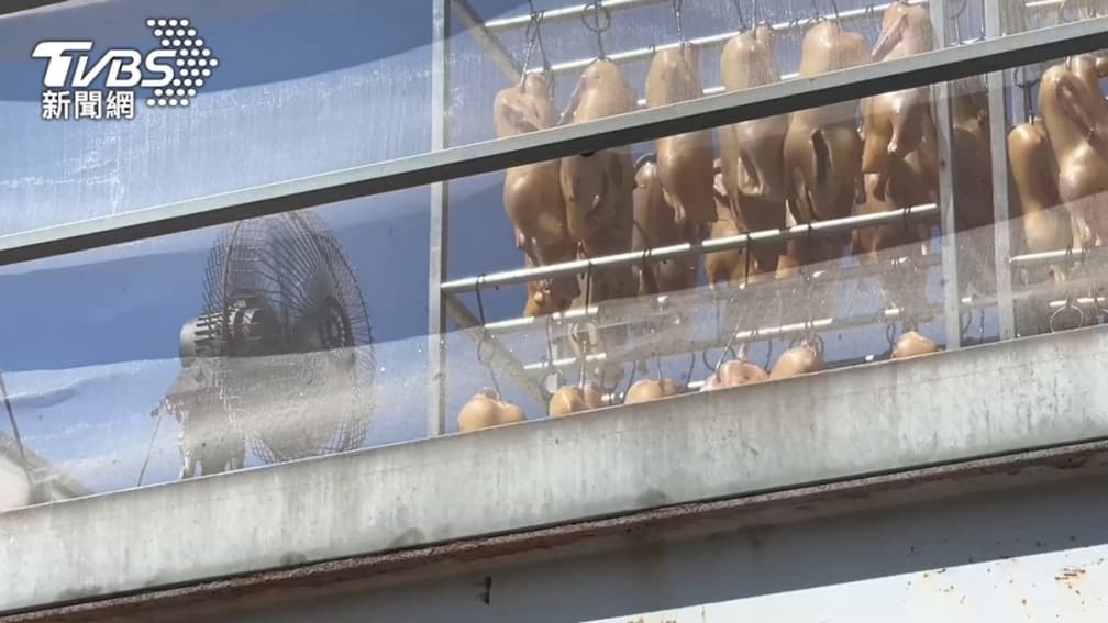 烤鴨也要吹電扇、做日光浴！高雄烤鴨名店日賣上千隻，業者：這是好吃祕訣