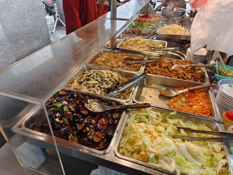 台北巷弄隱藏版美食！雙連60年「酸菜滷肉飯」老饕才知，滿滿膠質香辣超唰嘴
