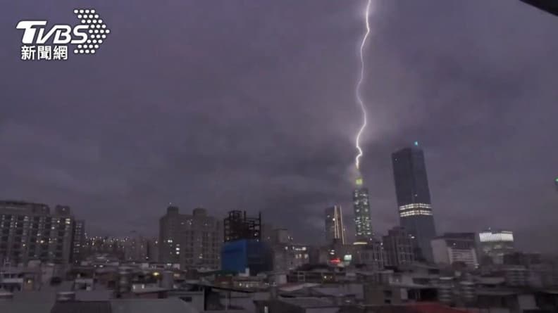 雷雨天千萬別做「這些事」！美國CDC示警：閃電可透過多種方式致人於死