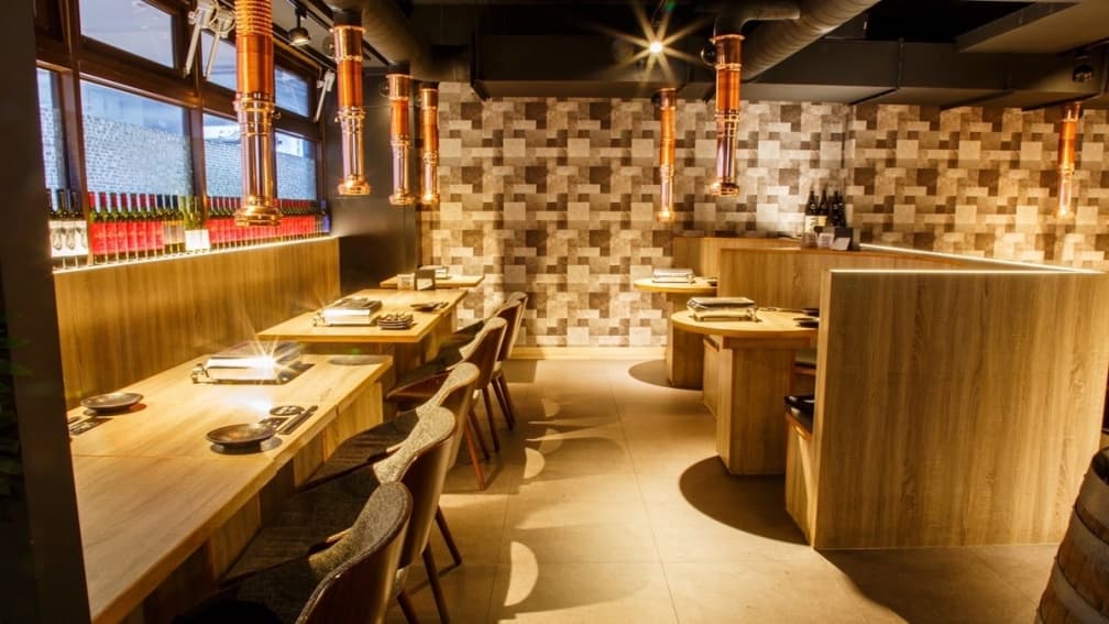 用餐空間。（圖片來源：HATSU Yakiniku & Wine和牛燒肉專門店）