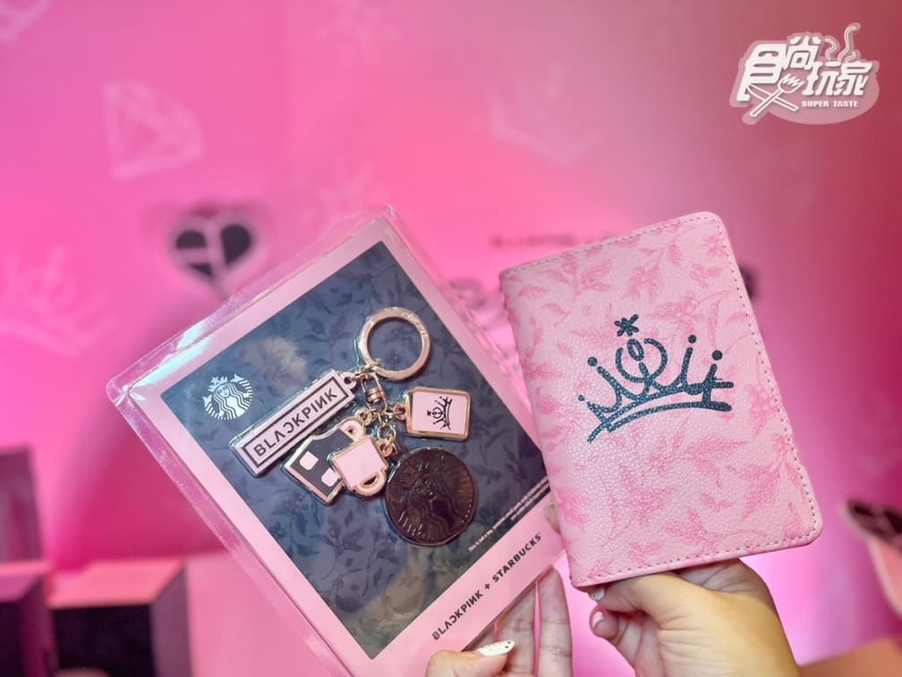 BLINK們快設鬧鐘！星巴克ｘBLACKPINK推限量聯名，星冰樂、18款周邊這天開搶