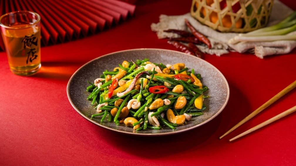 香港餐廳必備的「富貴小炒皇」。（圖片來源：茗香園飯店）