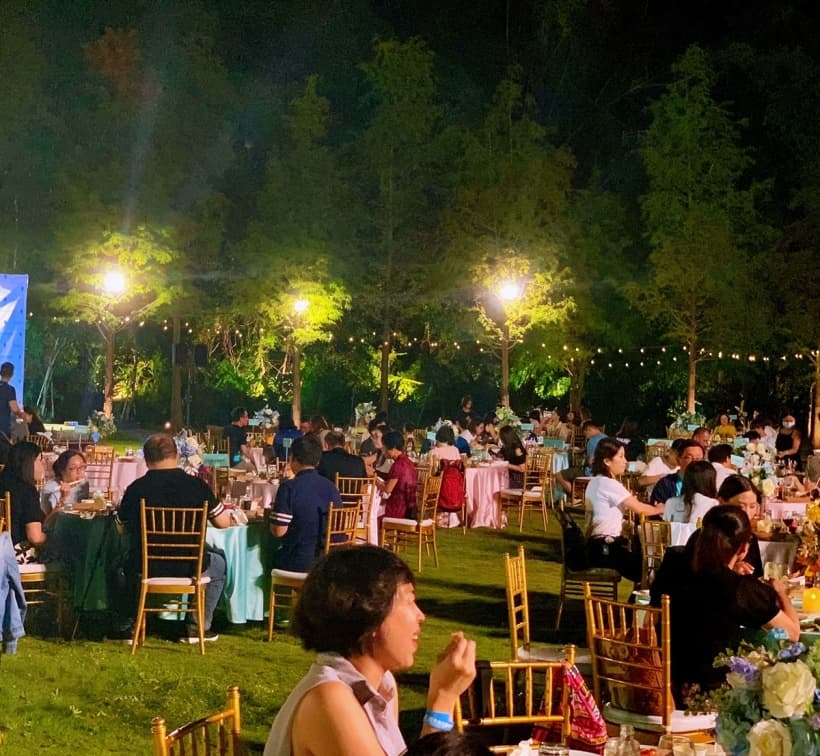 早鳥價享落羽松星空中秋BBQ！台北最美景觀餐廳賞月吃40道餐點，還有樂團演唱