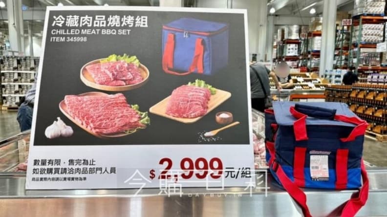 下班衝好市多！中秋限定「豪華烤肉組」CP值高，網友歪樓：贈品才是主體