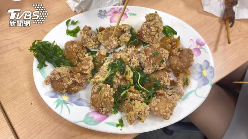 老闆賣鹽酥雞不放九層塔改加「這配料」,網友傻眼喊:直接倒廚餘 老闆賣鹽酥雞不放九層塔改加「這配料」,網友傻眼喊:直接倒廚餘