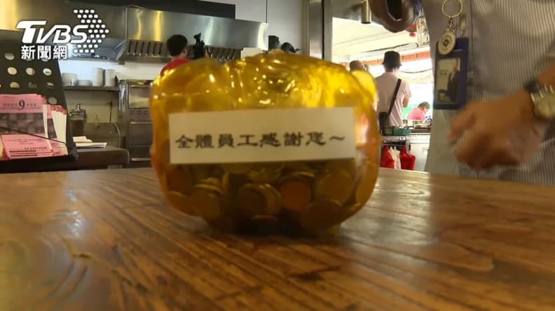 台中必比登豬腳飯收小費挨轟!店家稱「隨客意願」,國稅局:營業稅應開發票 台中必比登豬腳飯收小費挨轟!店家稱「隨客意願」,國稅局:營業稅應開發票