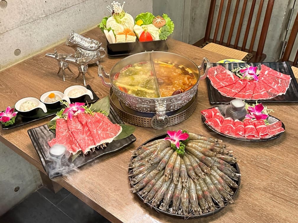 3種人證件拿出來!問鼎火鍋幾歲送幾隻蝦,加碼每日20組超值吃到飽 3種人證件拿出來!問鼎火鍋幾歲送幾隻蝦,加碼每日20組超值吃到飽
