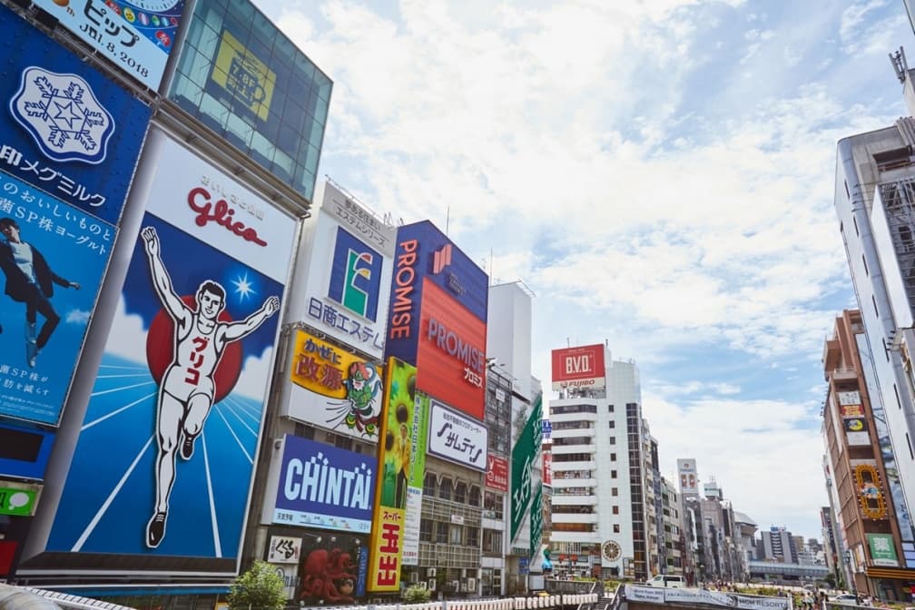日本３天２夜每人1100元起！大阪新飯店賞楓專案，加贈BUFFET早餐、人氣伴手
