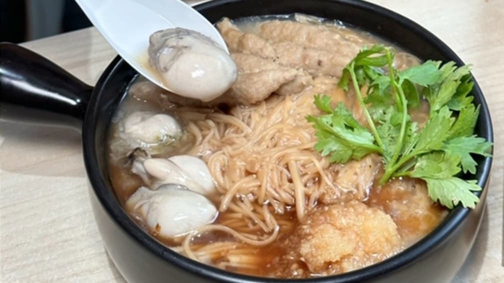 蚵仔肉羹麵線。（圖片來源：吃這炭火土司）
