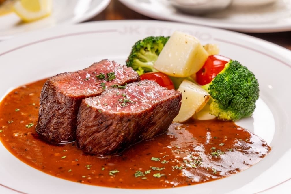 【獨家】用餐送勃根地田螺！超美法式餐酒館現身大直，必點蟹肉餅、油封鴨腿