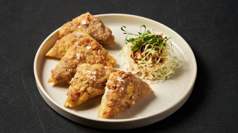 松露百花臭豆腐為店內招牌。（圖片來源：foldie蔬食餐酒館）
