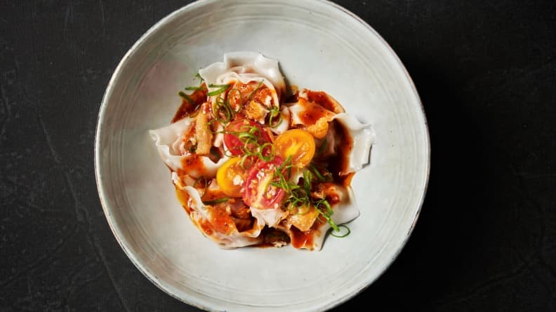 【新開店】蔬食料理也能很chill！東區巷弄神祕餐酒館把臭豆腐、芋泥鴨變西餐
