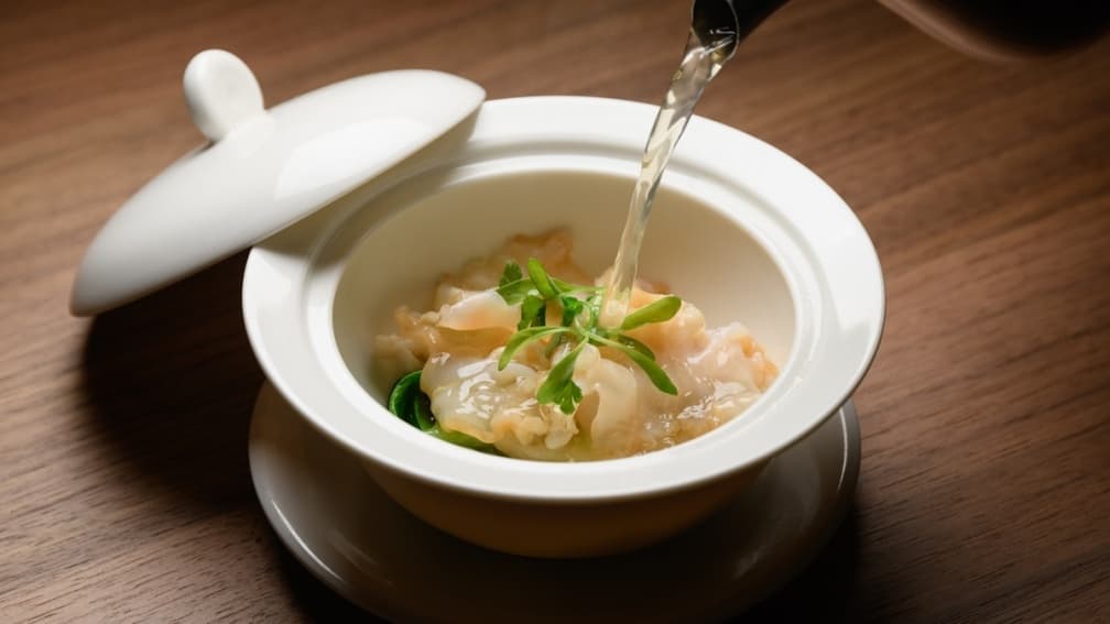 「過橋蚌片湯」。（圖片來源：漢來美食）