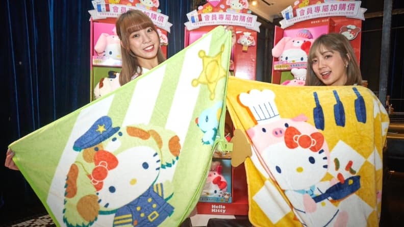 Hello Kitty化身小豬、小熊!家樂福推4款抱枕毯,加購時間、方式一次看 Hello Kitty化身小豬、小熊!家樂福推4款抱枕毯,加購時間、方式一次看
