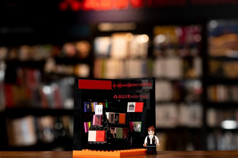 滿額贈獨家積木組！誠品信義12/24熄燈，萬件商品５折、文具禮品49元起