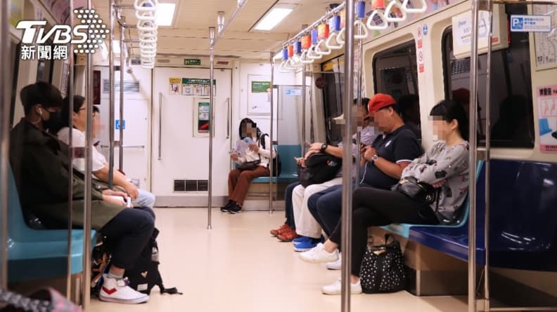小心遭白眼！網友揪出「大眾運輸６NG行為」，第３與第５名都跟「它」有關