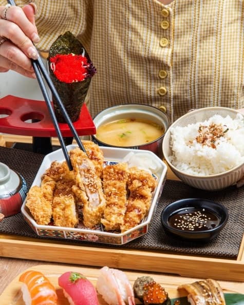 鋪滿鮪魚丼飯只要220元!Google 4.9星「高CP日料店」必拍九宮格手毯壽司 鋪滿鮪魚丼飯只要220元!Google 4.9星「高CP日料店」必拍九宮格手毯壽司