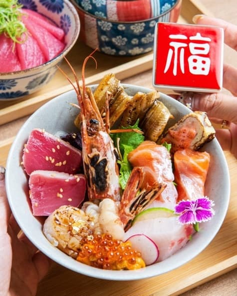 鋪滿鮪魚丼飯只要220元!Google 4.9星「高CP日料店」必拍九宮格手毯壽司 鋪滿鮪魚丼飯只要220元!Google 4.9星「高CP日料店」必拍九宮格手毯壽司
