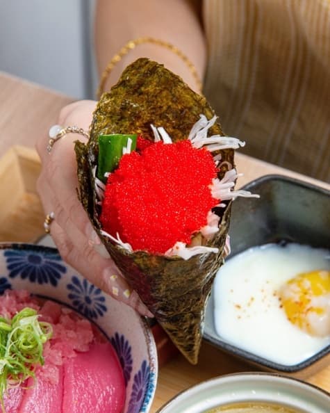 鋪滿鮪魚丼飯只要220元!Google 4.9星「高CP日料店」必拍九宮格手毯壽司 鋪滿鮪魚丼飯只要220元!Google 4.9星「高CP日料店」必拍九宮格手毯壽司